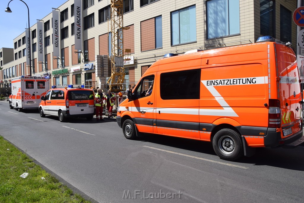 Einsatz BF Reizgas Koeln Kalk Kalk Arcaden P07.JPG - Miklos Laubert